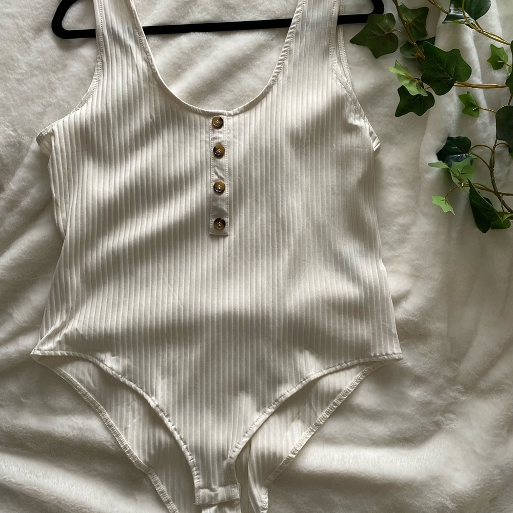 Sleeveless bodysuit